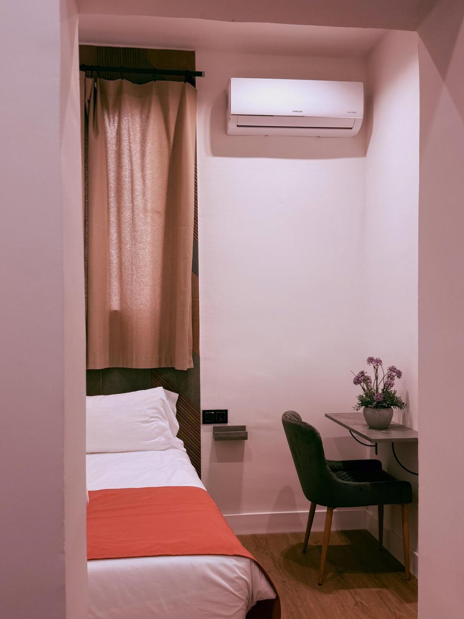 Single Room,1742742732:JPEG